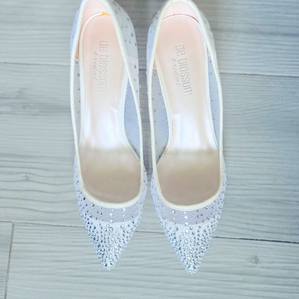 Bridal shoes with small heel (for us tall baddies or for comfort)